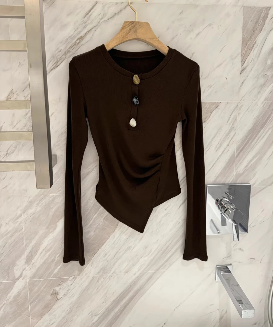 s1307 2024早秋 设计感不规则纽扣修身百搭打底T恤