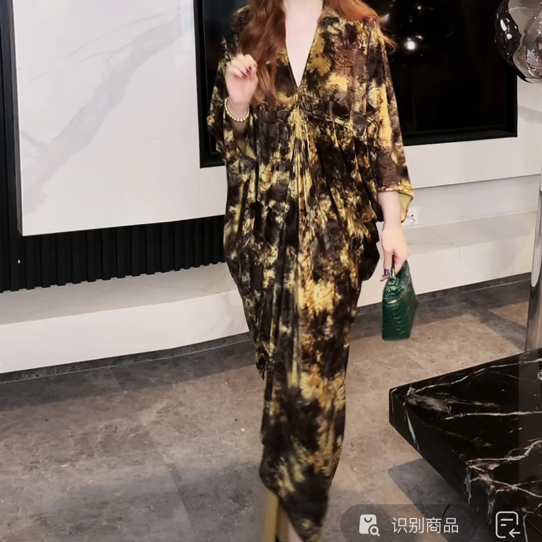 【Ladymao】秋冬显瘦印花定制黑金扎染丝绒宽松V领遮肉连衣裙迪拜裙