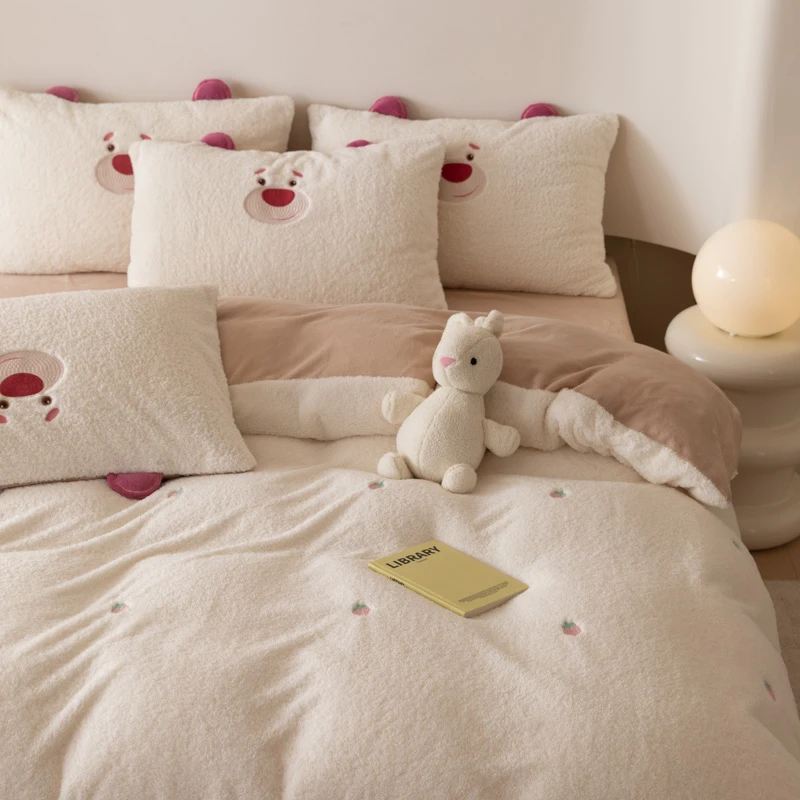 元气草莓丨秋冬加厚牛奶绒泰迪绒卡通可爱精致柔软亲肤保暖四件套