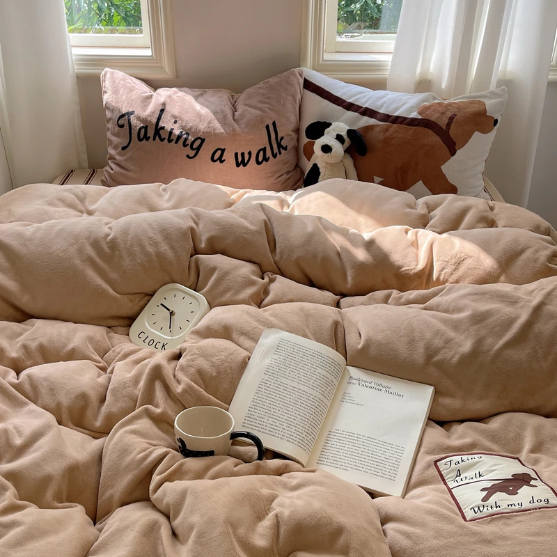 散步小狗丨秋冬加厚牛奶绒ins简约卡通柔软保暖透气裸睡四件套