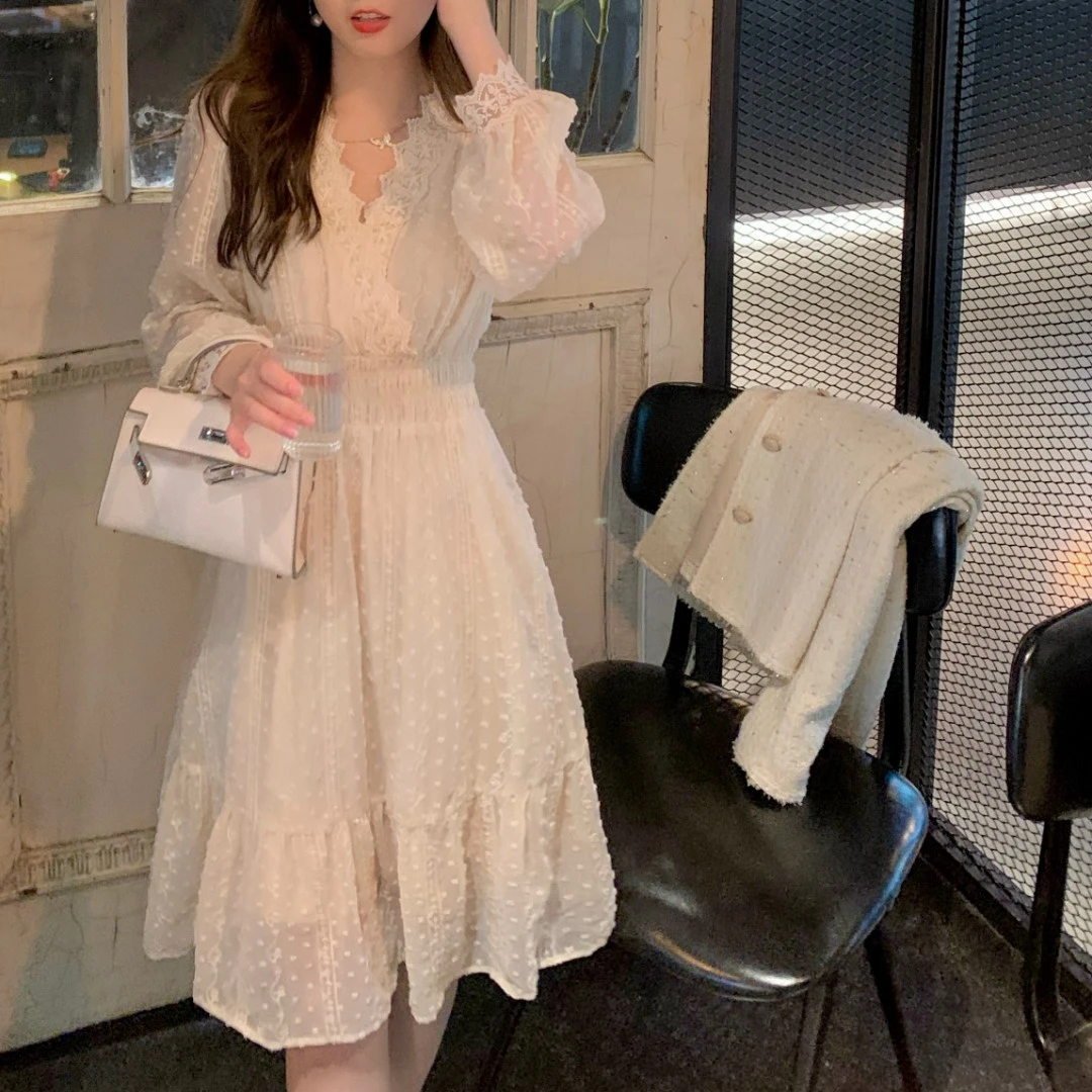 (金蘑菇菇)爱的圆舞曲 立体水溶蕾丝边连衣裙