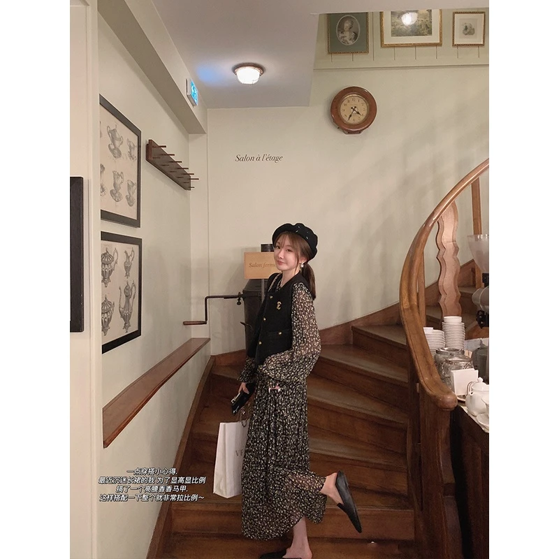 金蘑菇菇 优雅心事 黑金两件套/黑金马甲+黑花裙裙 时髦甜