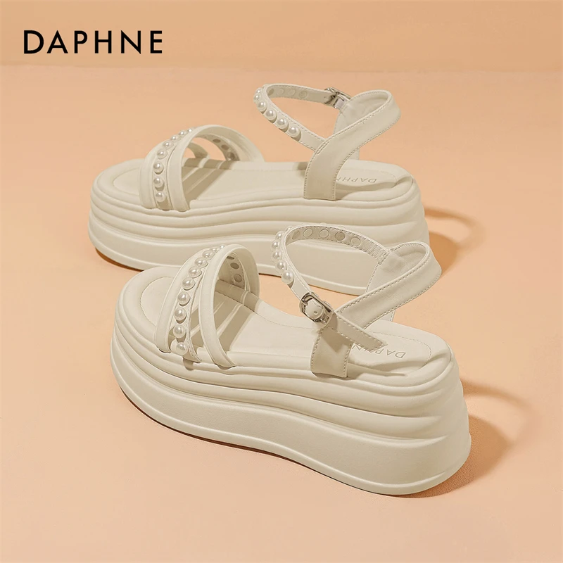 达芙妮新款夏季凉鞋网红舒适时尚休闲百搭软底厚底坡跟一字带外穿