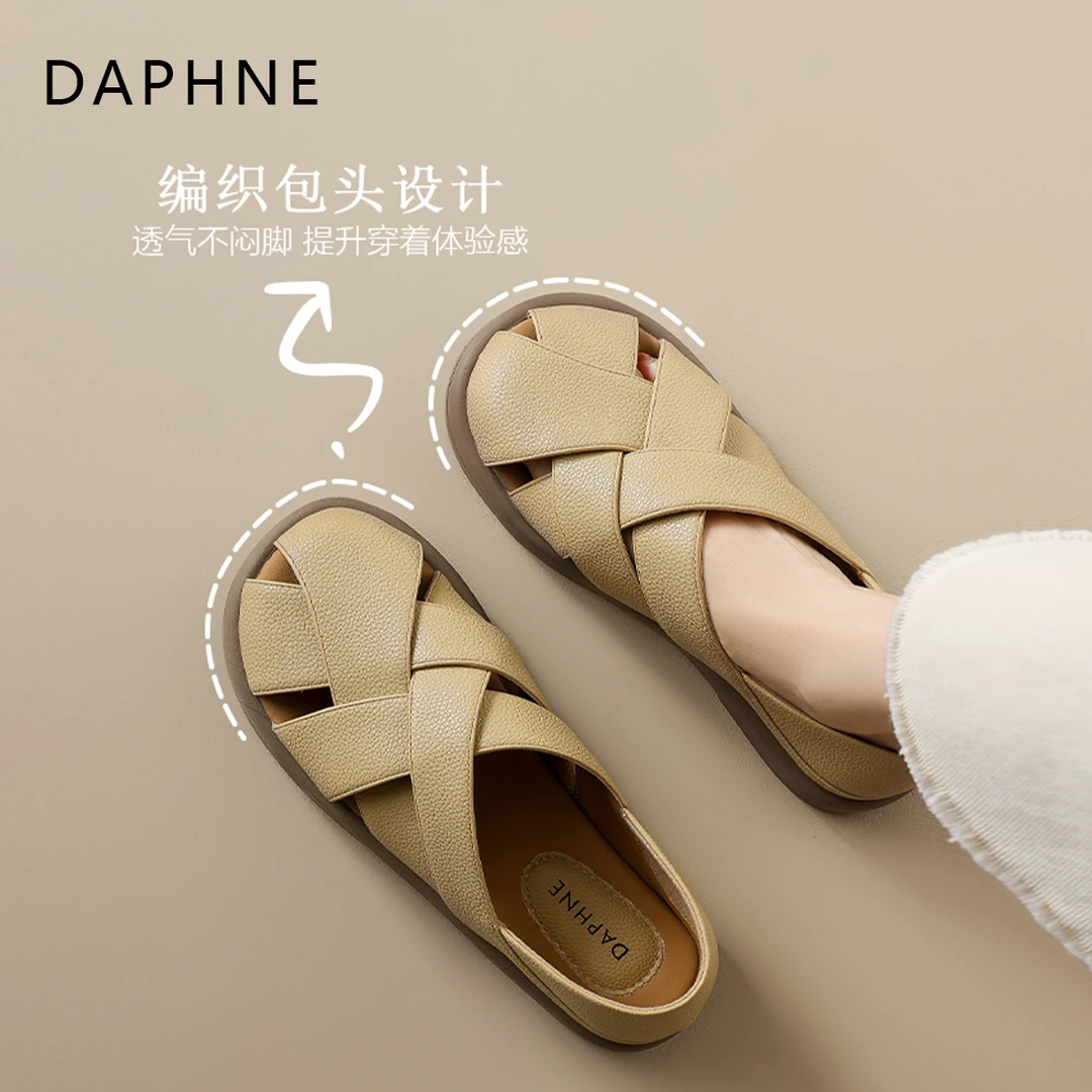 达芙妮超火不累脚凉鞋女款2025新款平底舒适软底适合上班穿的鞋子