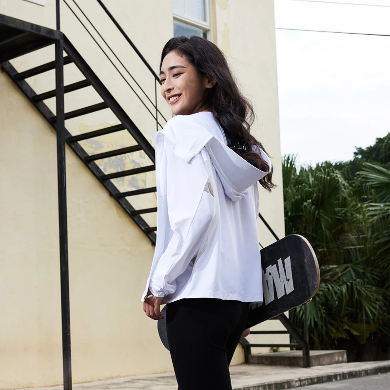 悍途夏休闲薄款防晒衣连帽防紫外线轻薄防晒服女款长袖运动风外套