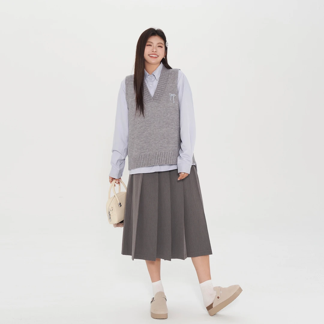 微胖MM两侧收腰型小众衬衫+百搭休闲百褶裙+高级灰马甲  3326