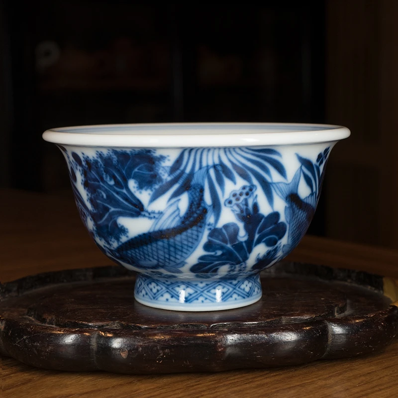 龙圣华苑景德镇陶人临古手绘仿元青花鱼藻纹压手杯名窑手工主人杯