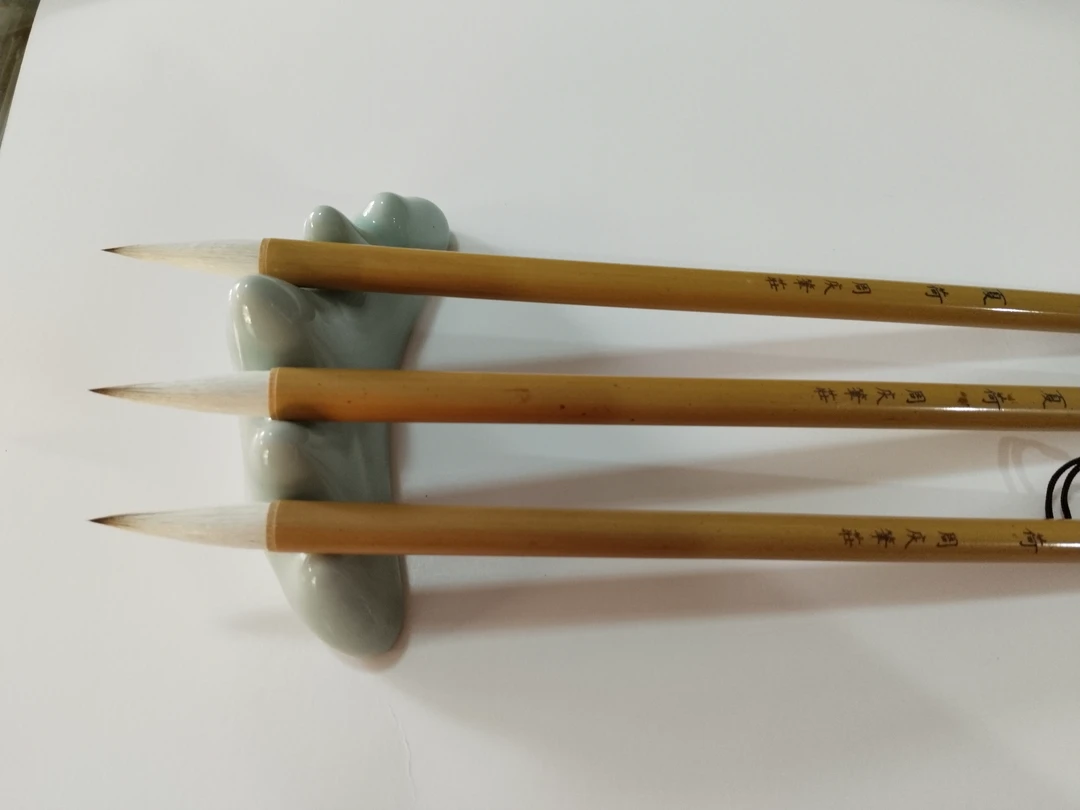 周庆笔庄，夏荷兼毫直径0，9，出锋3，5，适合写欧楷颜楷田楷，隶书