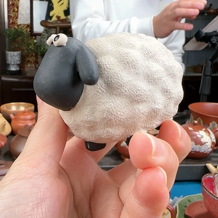 紫砂茶壶洋洋得意