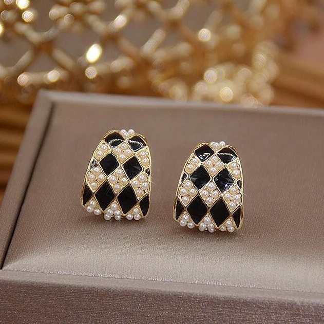 合金耳饰 气质小香风棋盘格珠珠镶嵌菱形复古轻奢高级感耳饰时尚