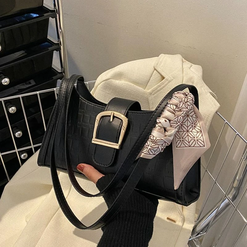 高级感小众设计包包女2023新款秋冬百搭时尚单肩腋下包爆发法棍包