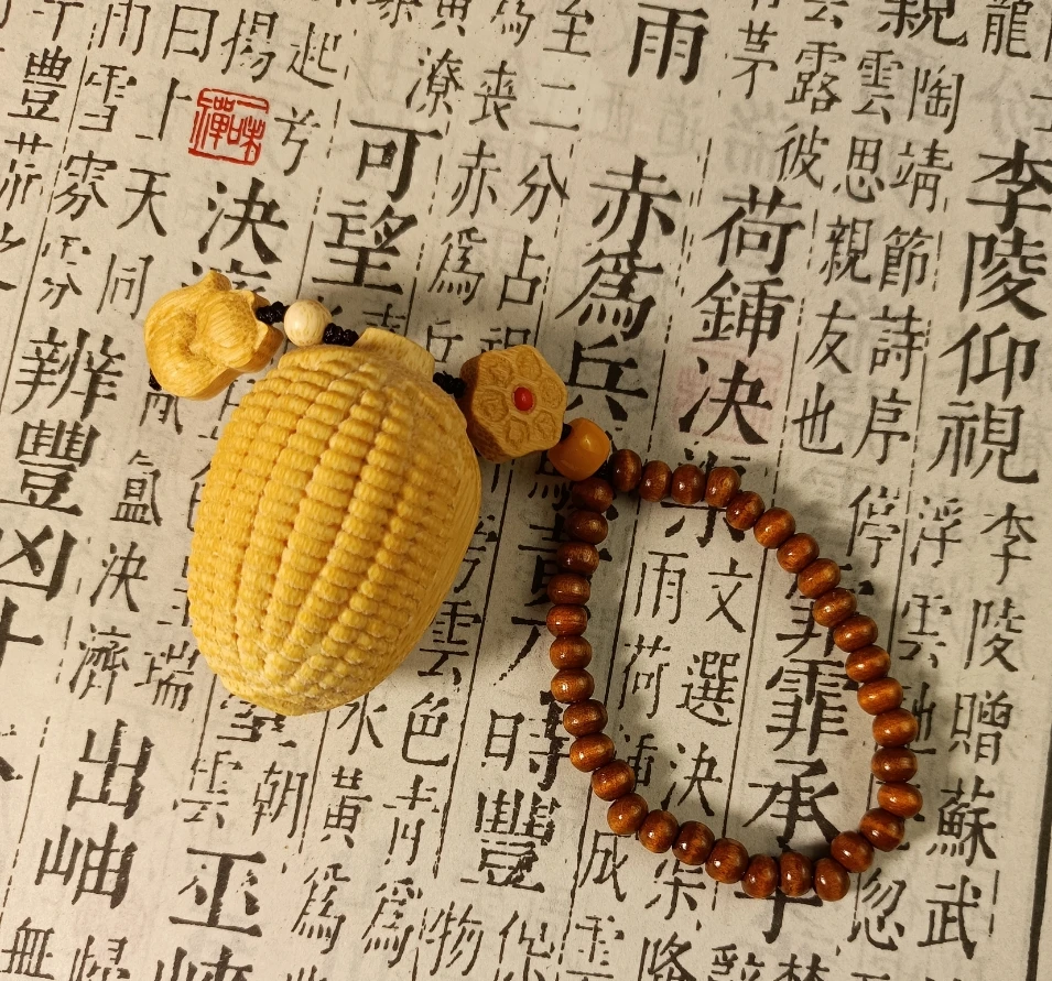 实心竹雕刻玉米手把件   规格3.4cm左右