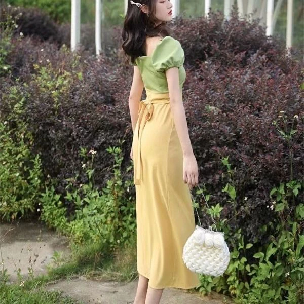 2022夏装新款法式气质高级感茶歇绝美收腰显瘦连衣裙别致漂亮裙子