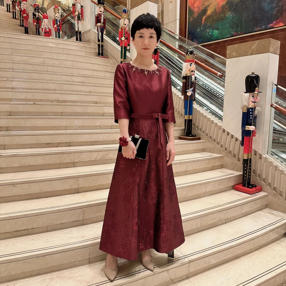 7469红色裙妈妈礼服显瘦气质长袖长裙时尚红色裙婚宴礼服红人上新