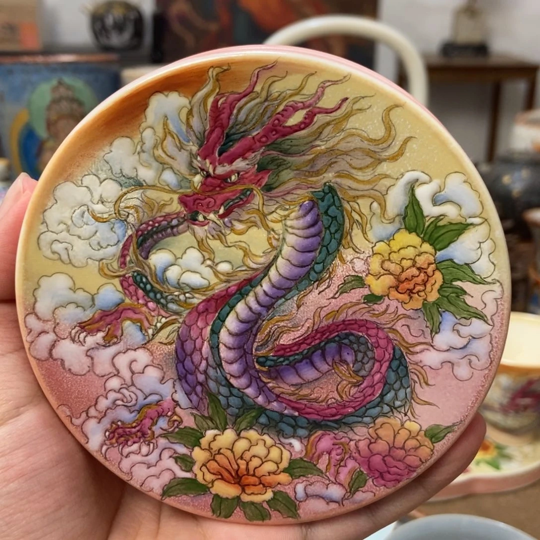 ?****手工绘画龙的盖置