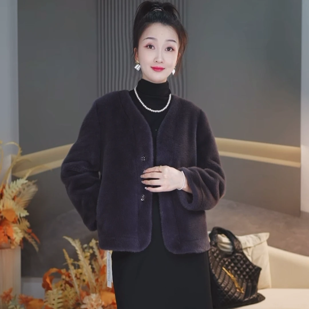 2025新款831北极貂轻奢时尚贵气女士中款气质韩潮外套