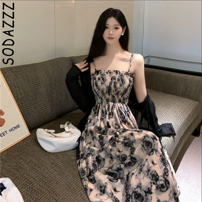 法式复古玫瑰碎花吊带连衣裙子女夏季2023年新款海边度假收腰长裙