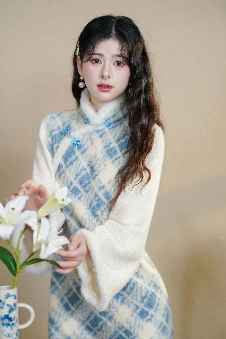 冬季旗袍2025年新款新中式年轻款长袖加绒保暖少女日常修身连衣裙