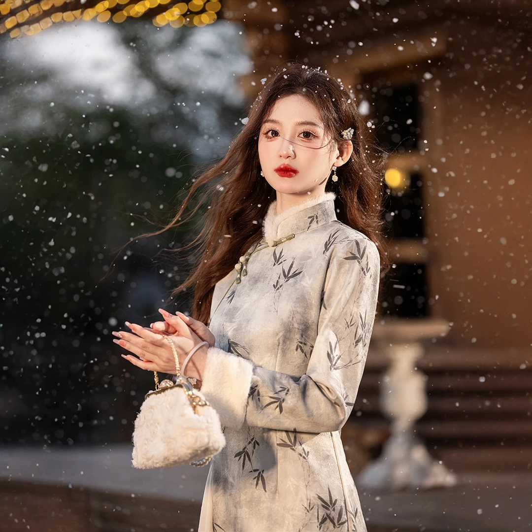 新中式旗袍2025年新款长袖加绒加厚复古风年轻款改良连衣裙女冬款