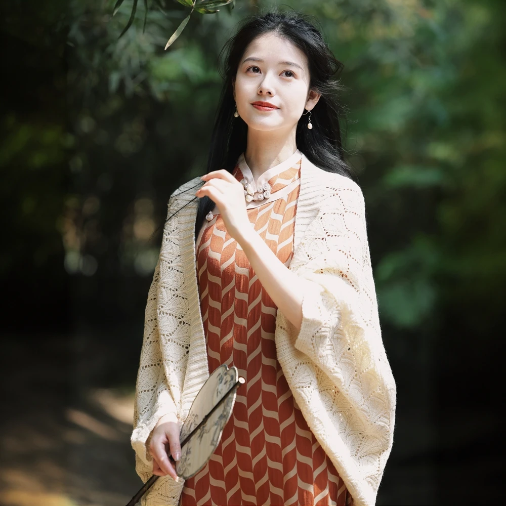 镂空勾花文艺慵懒风针织开衫配旗袍的外搭披肩2025新款