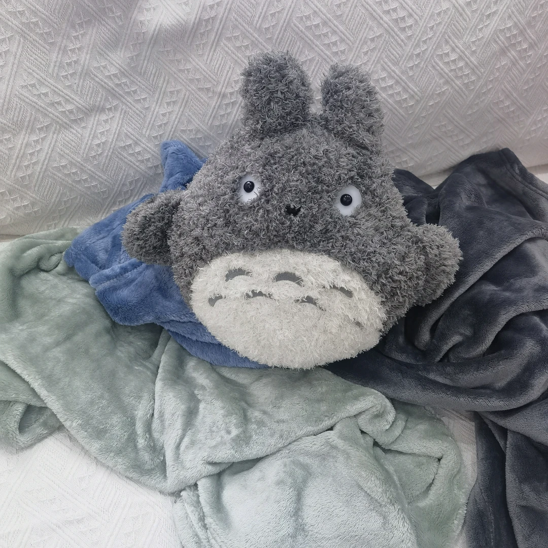 龙猫三合一抱枕暖手捂70*100CM加厚毯子（毯子颜色随机）