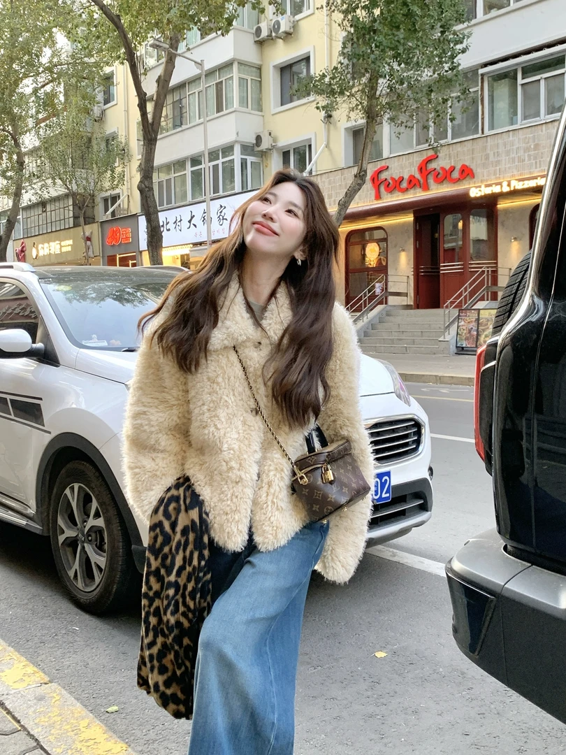 年冬季韩系皮毛一体翻领加厚保暖短款外套女小个子毛毛上衣