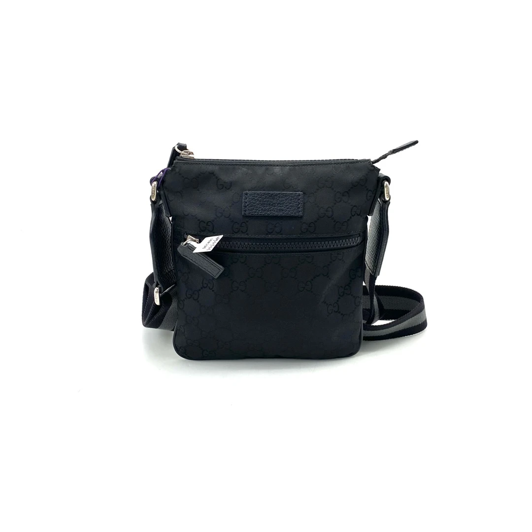 95新 GUCCI/古驰 98新 黑色帆布小号斜挎包 尺寸21/21 时尚 休闲