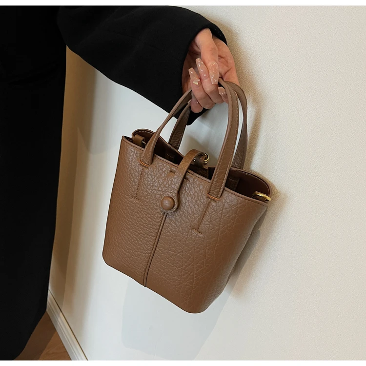 韩版小众设计复古水桶包2023秋冬新款高级感软皮荔枝纹百搭斜挎包