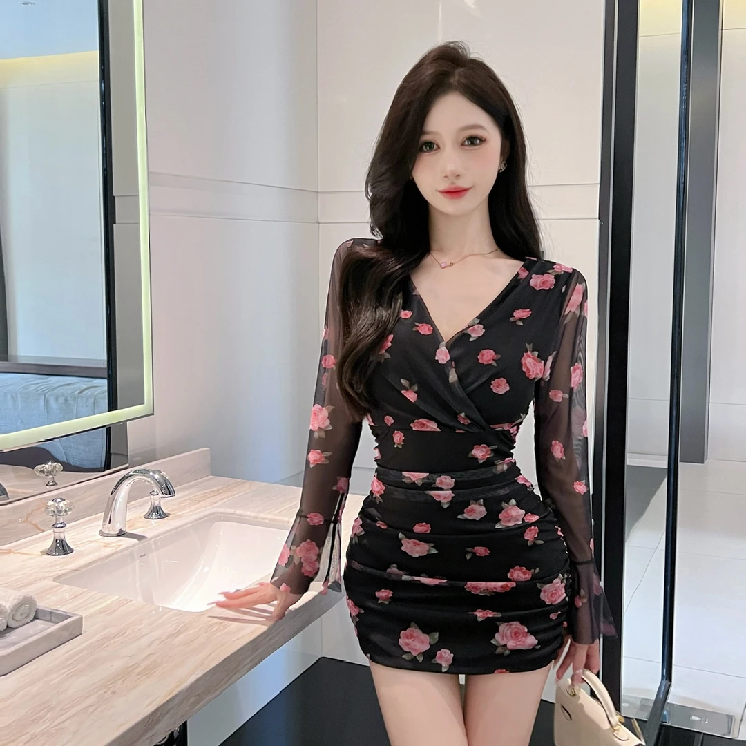 秋季新款气质性感V领低胸网纱印花长袖打底包臀短款遮肚子连衣裙