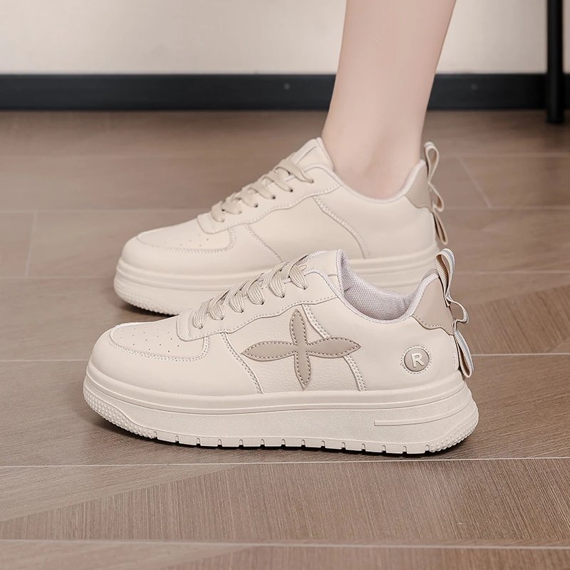 厚底小白鞋女2024年新款秋季厚底软底百搭爆款休闲春秋运动板鞋女