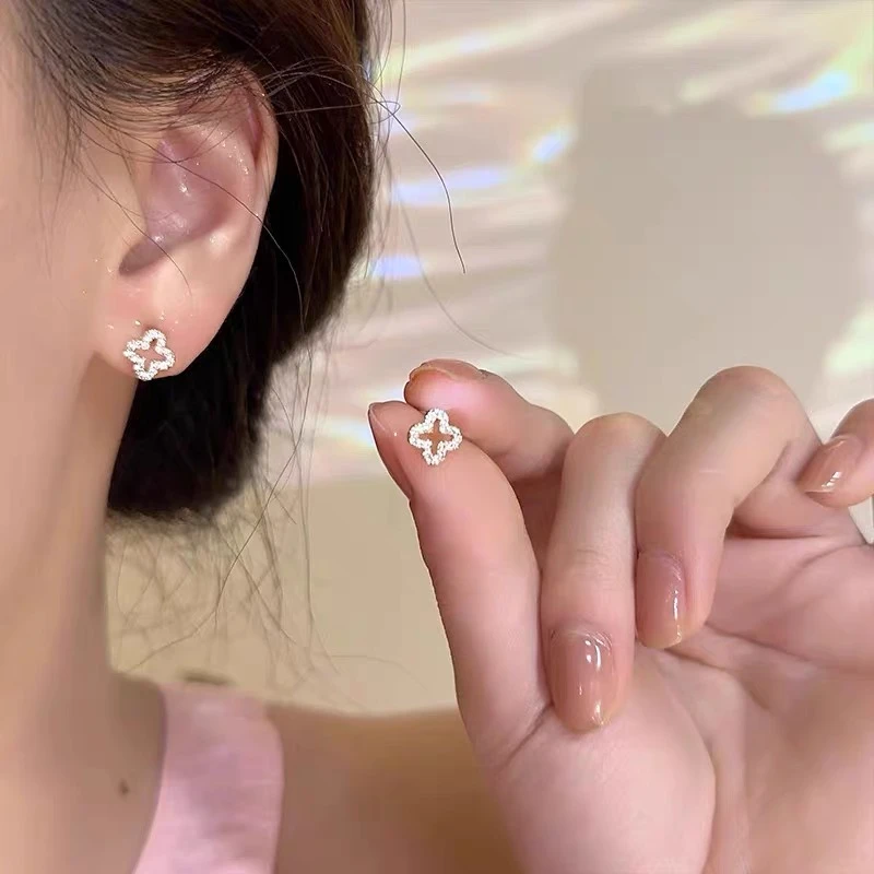 铜合金耳饰 A078 时尚耳钉韩国耳环精致简约幸运草气质百搭耳饰女