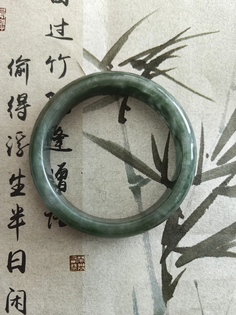 W975缅甸豆绿翡翠手镯