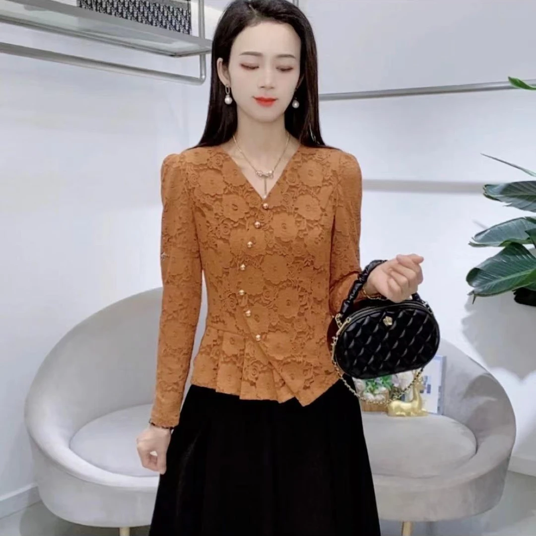 初春新款时尚长袖修身气质减龄蕾丝镂空小衫百搭洋气打底上衣收腰
