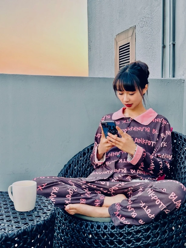 玫红色字母ins风休闲时尚翻领宽松长袖韩版潮流睡衣女春夏外穿