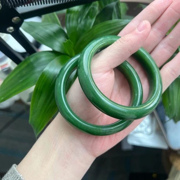 天然和田玉俄罗斯碧玉阳绿手镯拍一发一多样性发货