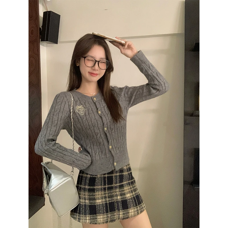 法式蝴蝶结纽扣刺绣毛针织开衫女冬季圆领修身显瘦百搭外套小上衣