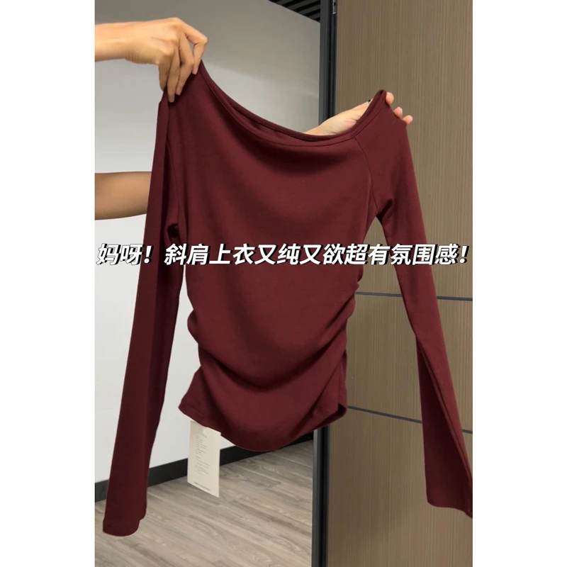 酒红色复古港风纯欲斜肩长袖T恤女春秋季褶皱收腰辣妹打底衫上衣1