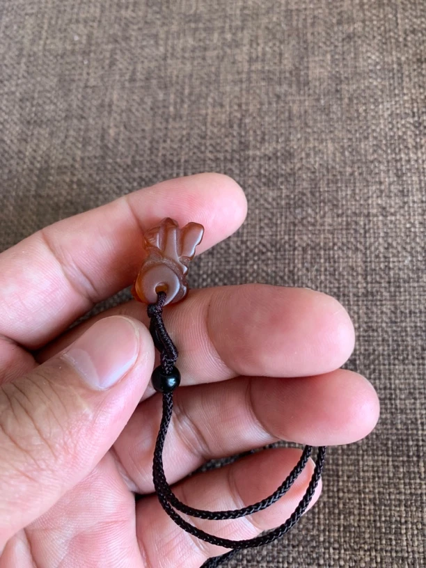 红玛瑙貔貅雕刻吊坠