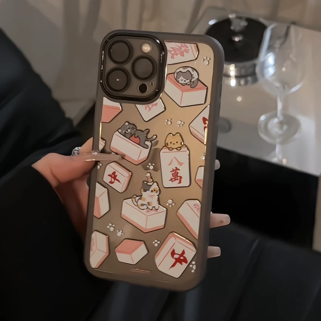 适用苹果15华为p手机壳iPhone16金属镜框mate套猫咪麻将防摔小米