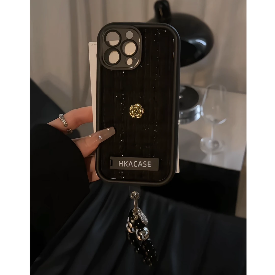 适用苹果iPhone16pro手机壳15相框精孔华为mate60金色山茶花贴件