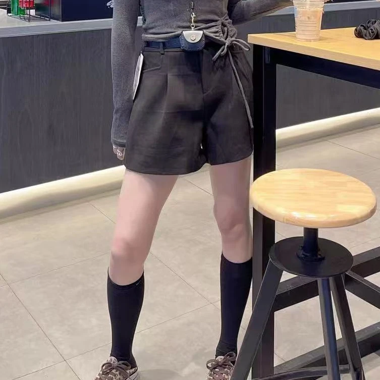 878#女士新款欧货短裤气质时尚黑色秋季显瘦休闲裤（褶皱设计）
