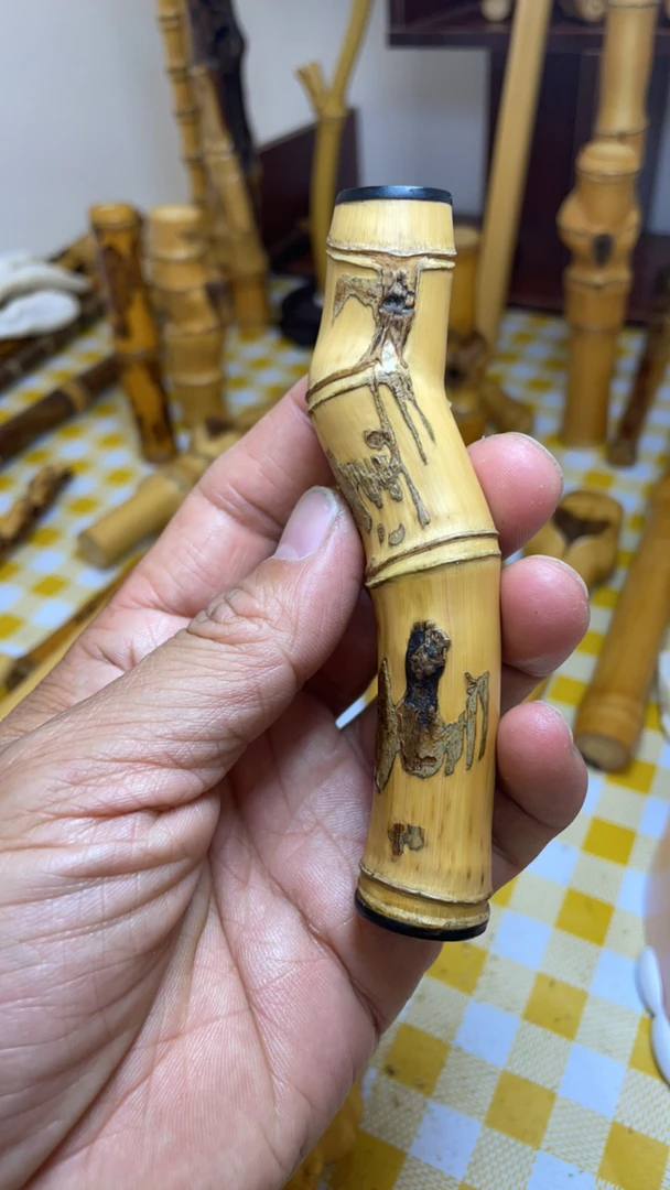 实心竹变异花爬手把件