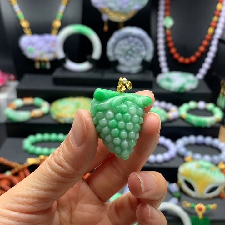 翡翠颈饰未镶嵌葡萄