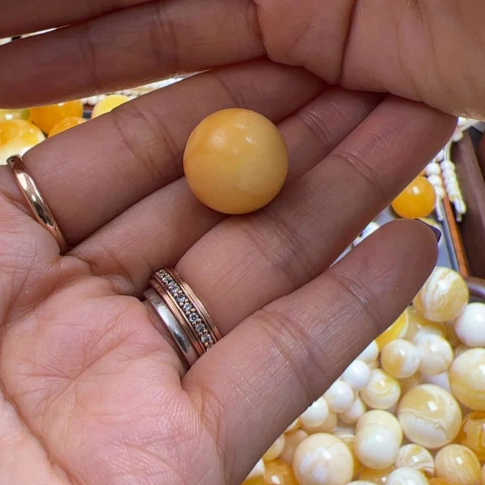 【闪购商品】蜜蜡裸石未镶嵌耿*