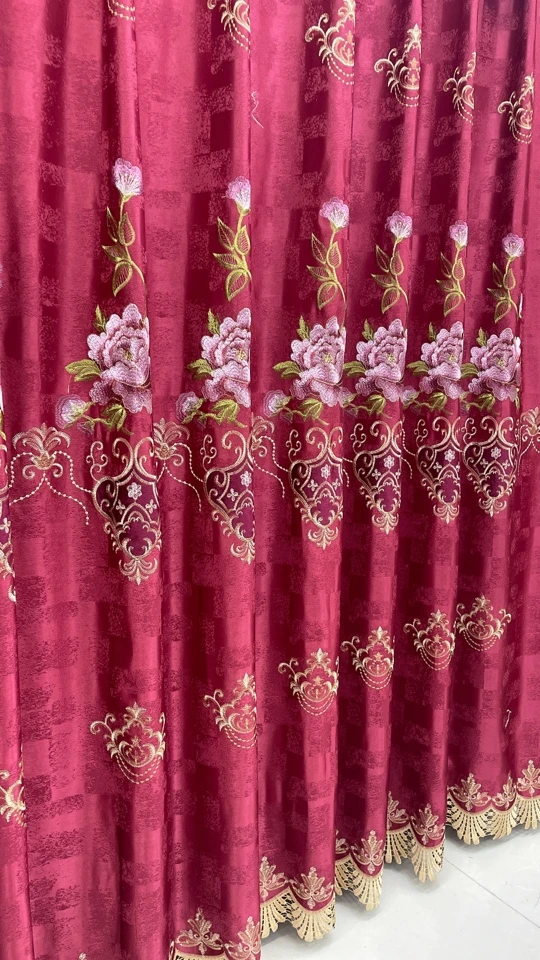 亮面红色蝶恋花绣花窗帘