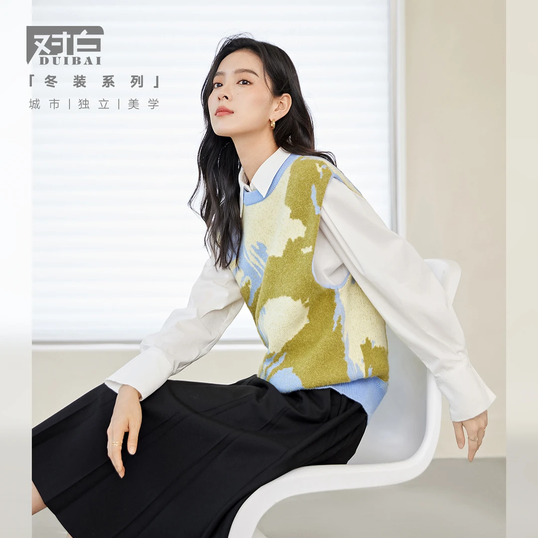 D~B对白时髦渐变撞色针织马甲女新款圆领小众宽松背心马夹