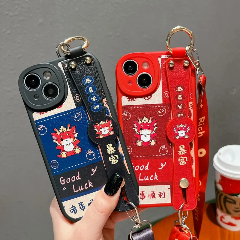 苹果14手机壳iphone15pro斜挎背带13promax腕带12秋冬11女新年壳