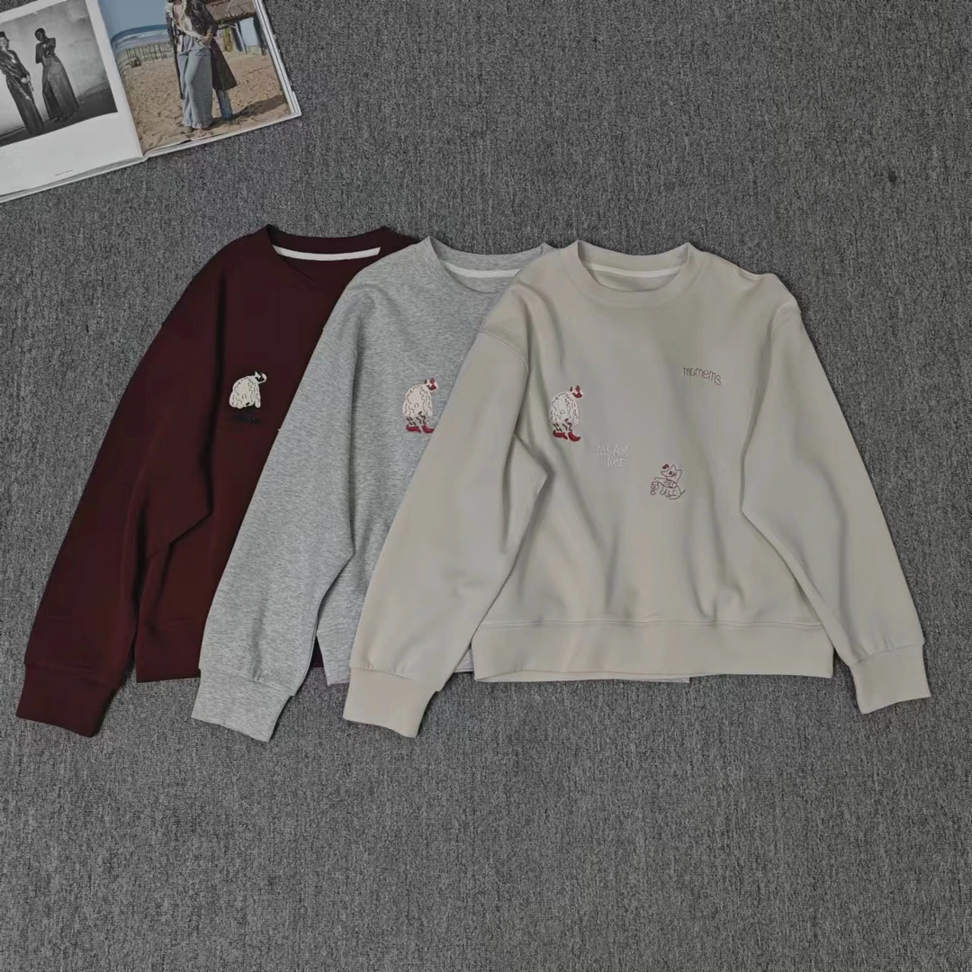 83603余小鱼 三色动物字母刺绣韩系时尚休闲卡通套头圆领卫衣女装