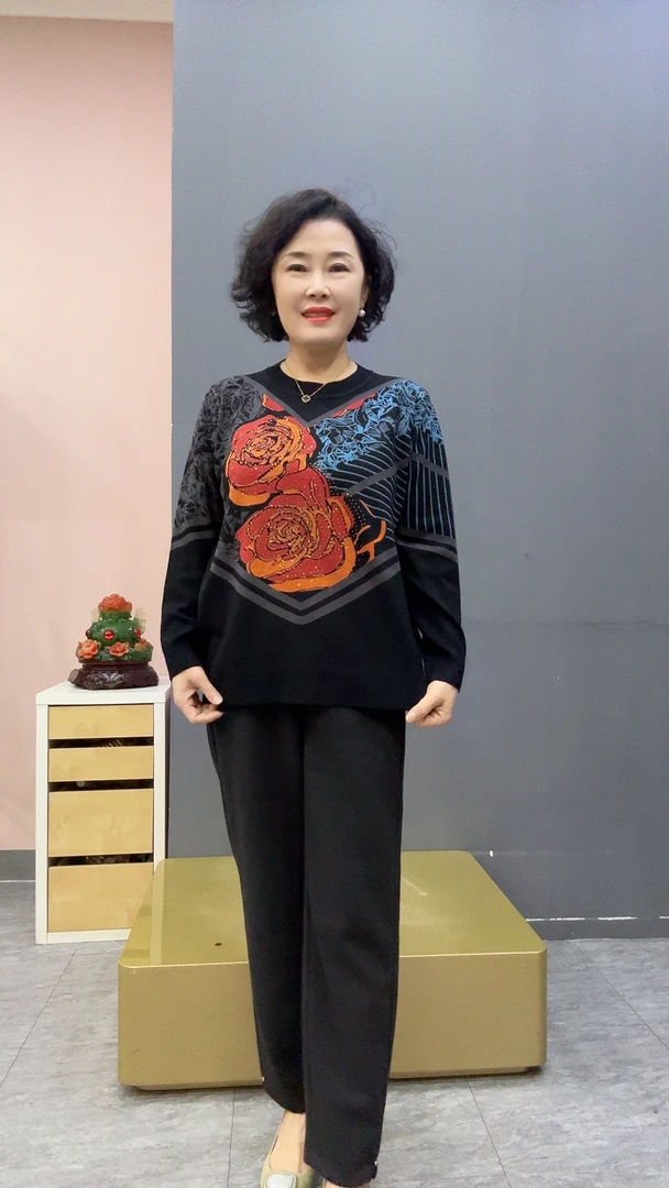时尚减龄花开富贵美人针织衫