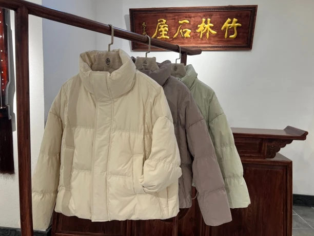 竹林石屋短款羽绒服
